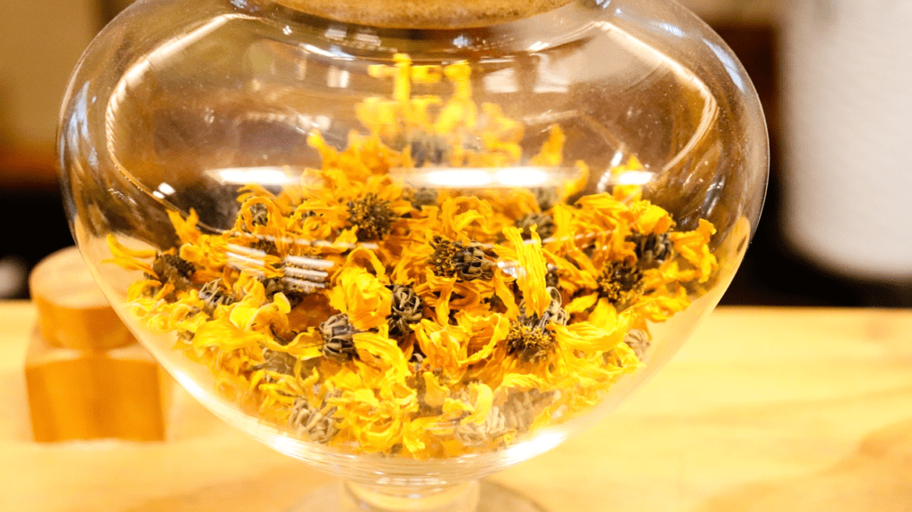 How many chrysanthemums are the most suitable for making chrysanthemum tea?