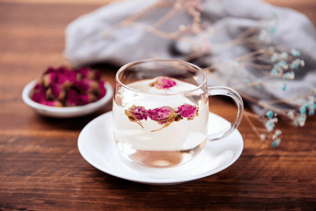 Rose tea brewing method, charming aroma, beauty and skin care