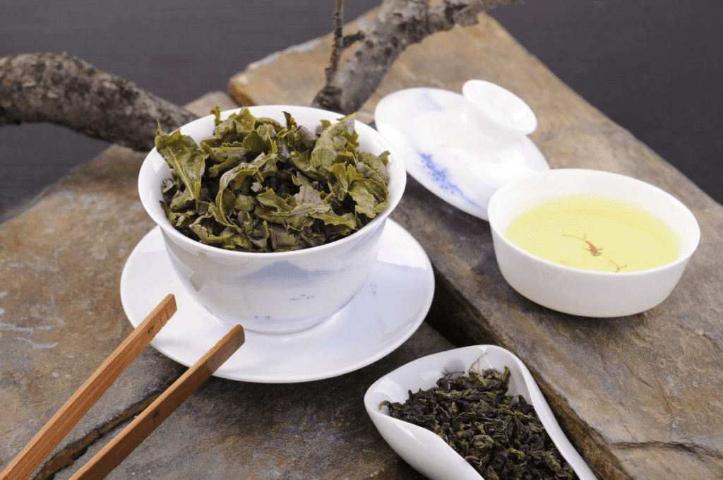 What are the effects and contraindications of Tieguanyin tea