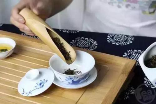 如何用茶台泡一壶好茶？详细步骤和技巧分享