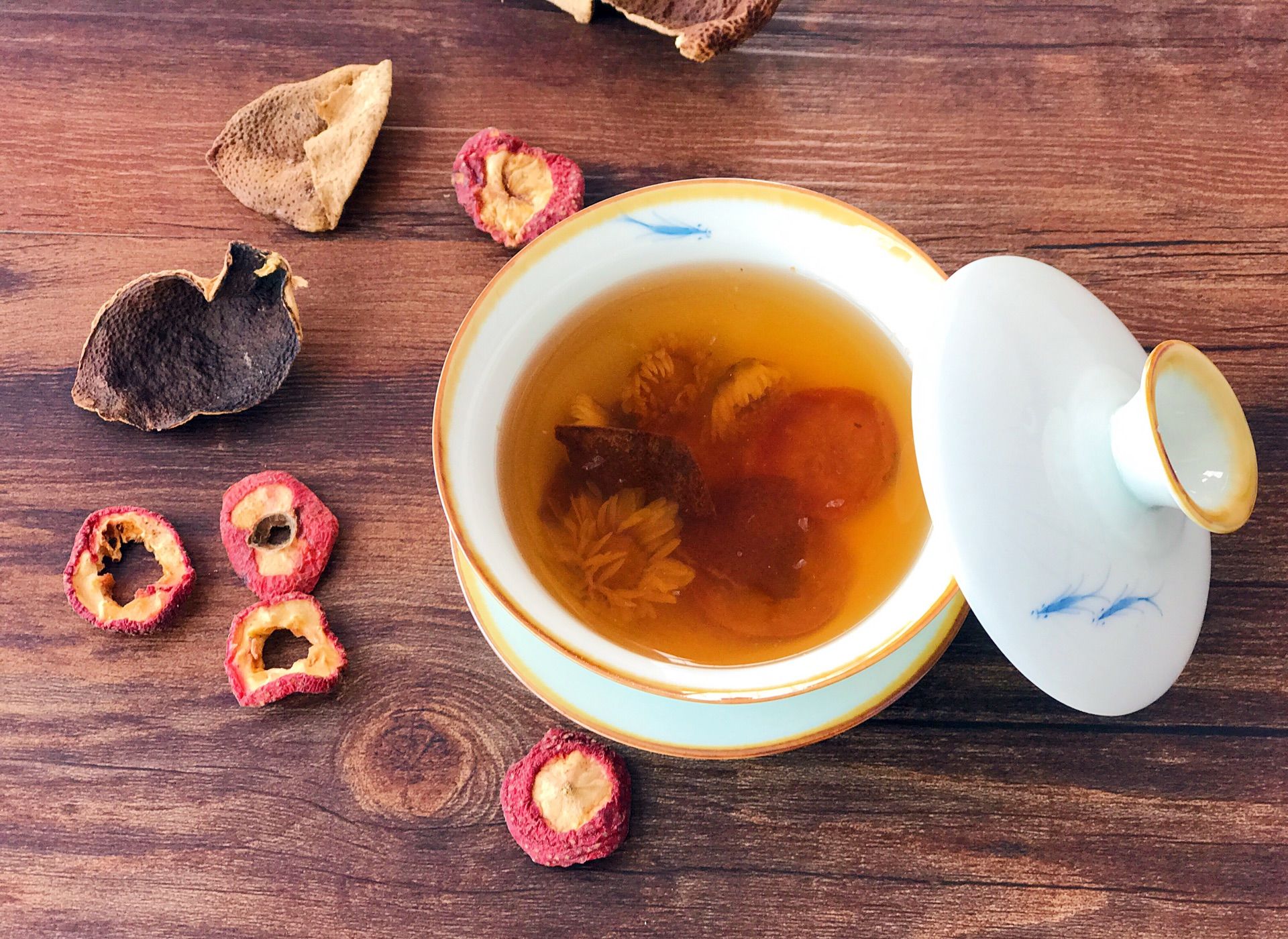 The Amazing Benefits and Effects of Infused Flower Tea and How to Make It