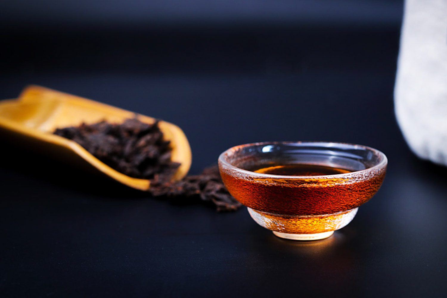 Pu-erh tea brewing methods of raw tea and ripe tea revealed