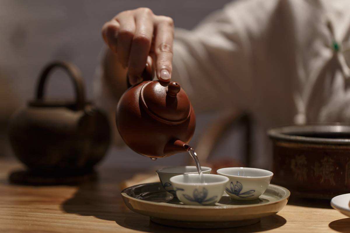 How to make delicious puerh tea in a 240cc zisha pot? --The amount of tea thrown in detail